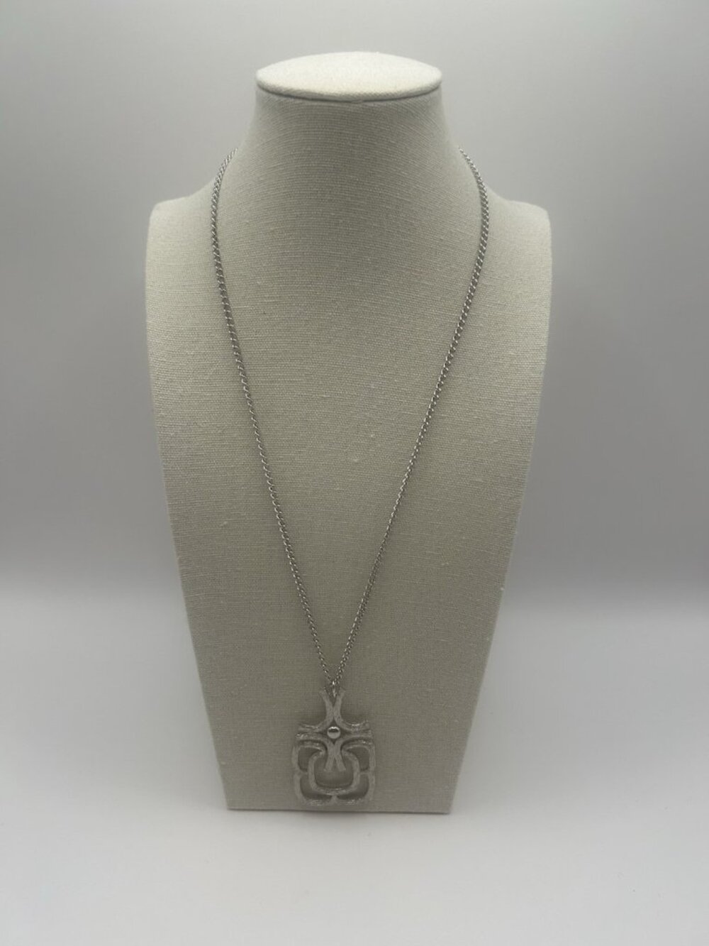 Vintage Avon Necklace Silver Tone Modernist Textured Pendant & 36" Silver Tone